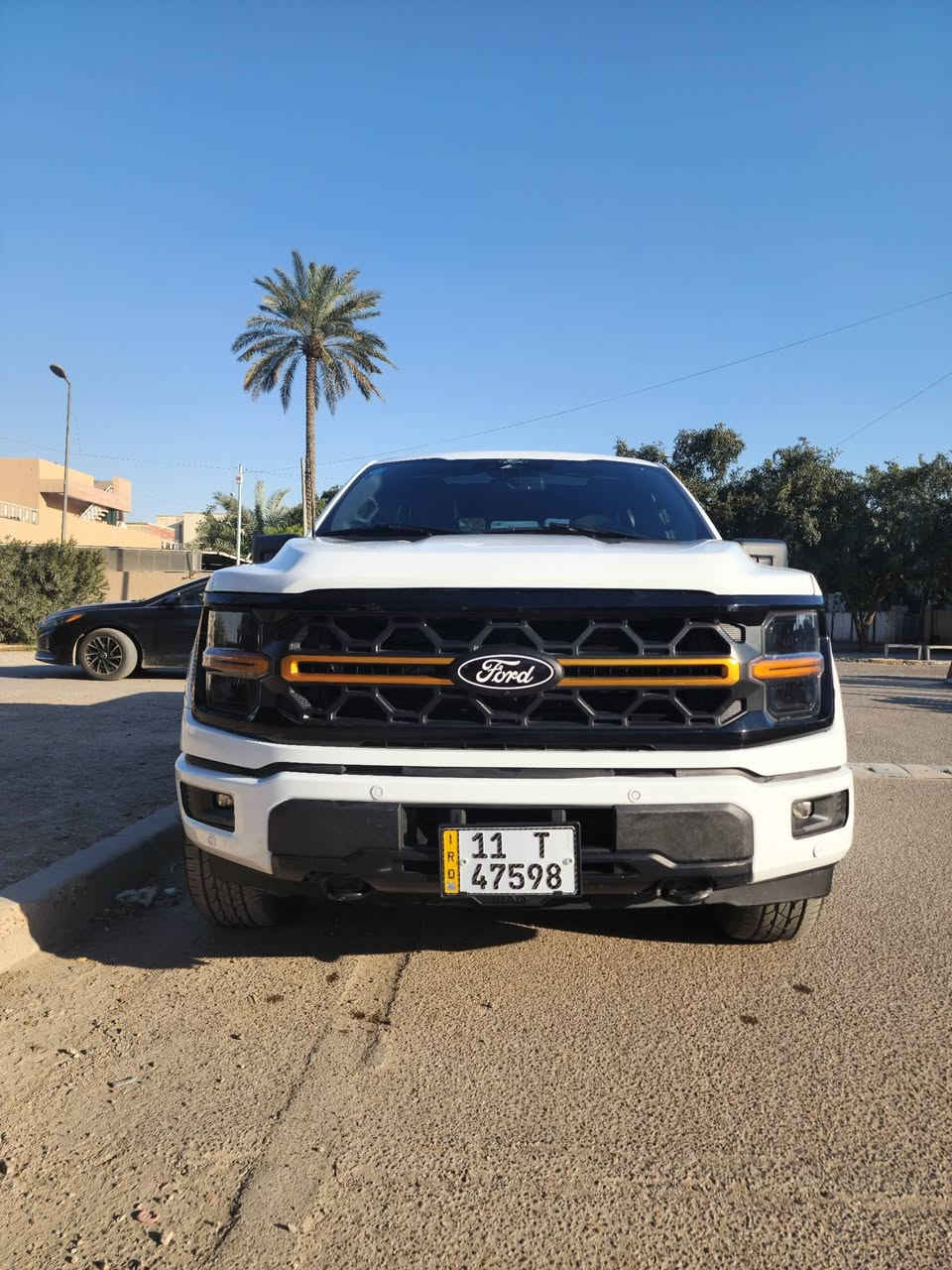 السلام عليكم....
فورد f150 2024 xlt هايبرد 
فول مواصفات 
رادار امامي خلفي 
فتحة بانوراما 
مقاعد جلد كهرباء تدفئة 
تشغيل عن بعد 
شاحن واير لس 
كير طرح 
باب طويل بدي قصير 
شاشة كبيرة 
باب البدي ريموت 
وبعد بيها هواية مواصفات 
السيارة اصدار خاص xlt فول مواصفات
الحادث كما موضح بالصورة 
صار بيها ٣ قطع صبغ وتعديل جدا خفيف بالشاصي ( بالذراع الحامل الدعامية ) 
ايرباكات ستيرن ودشبول ودوسات طاكة 
ماشية ٣٤ الف كيلو متر 
وارد امريكي باسمي هزة ورقم جديد 
مكاني بغداد يرموك او منصور  
بيع فقط بدون مراوس رجاء 
وعلى الجادين فقط الاتصال على 
***********
