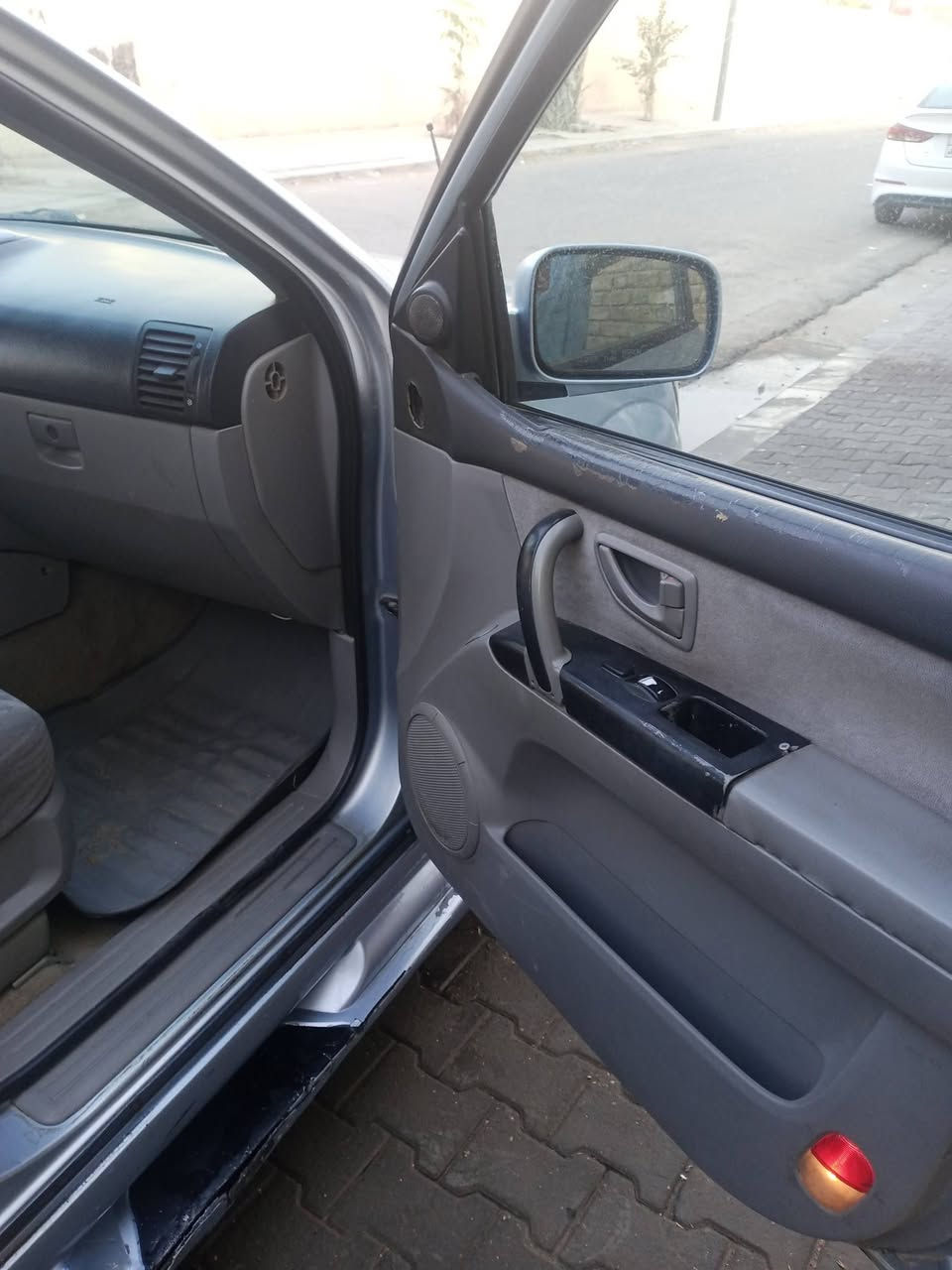 للبيع او مراوس سورنتو 2007 مكينه سته سلندر رقم نجف دولي مصبوعه عام جماليه اثر جراد وبسعر 85 وبيها مجال قليل لاتصال بالرقم *********** او عالخاص مكاني النجف الاشرف
