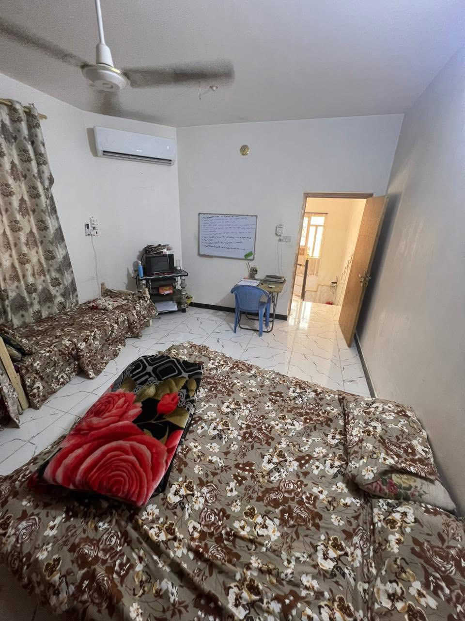 دار للبيع 
المساحه 100 متر طابو صرف ركن 🅿️ 
موقع البكرلي الاولى شارع 20 يبعد عن شارع 100 متر كافه خدمات متوفر .
طابقين 🔥
يحتوي على غرفتين نوم 💤 وصاله
وكلدور  ومطبخ ومجمع صحي 
السعر 117  مليون 
ليرغب بشراء مراجعه المكتب
عقارات املاك العراق
بكرلي بعد الملعب قبل السيطره القديمه


**إذا كنت صاحب هذا الإعلان وتريد حذفه لأي سبب، رجاءا أرسل رسالة إلى الدعم الفني**