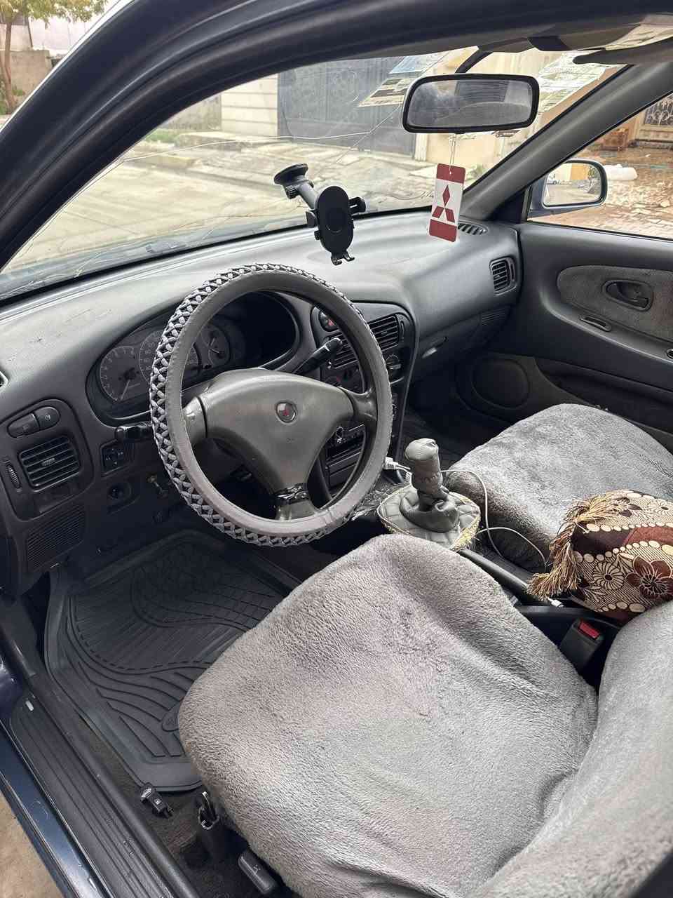 لانسر موديل 1993 سياره نضيفة مصبوغه عام ومعمره جديدة دواخلها كلش نضيفة كدام العين صدر نضيف تايرات جديدة رقم كركوك بيها بطاقه بانزين محرك لاصرف لابخار كهربائيات كامل شغاله عداد وكيجات العنوان كركوك ***********
