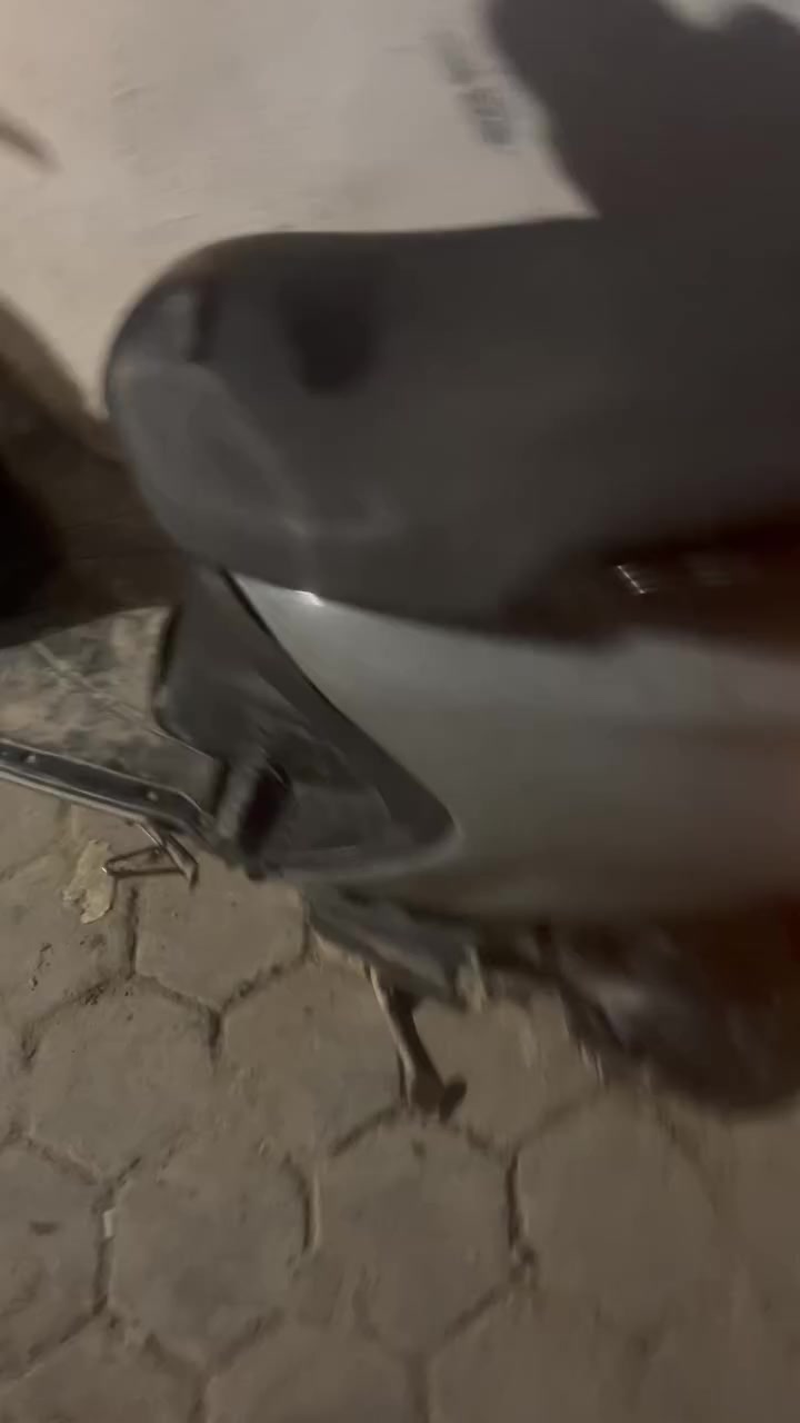 السلام عليكم دراجه فراشه فحل للبيع سرعه 140دراجه محرك ناعم وحلو وشرط نكره سلف او هندر كهربائيات كله شغاله ومابيه شي ميشتغل الدراجه كله شغاله سلف هندر اشاير هورن لايت بك لايت عداد سرعه عداد بانزين بريكات وره كدام جك نص جك صفح الدراجه كله كامله كل نقص مابيه ابد شلعه. معدل وشرط ادك معدل  فوك ل100 دراجه حلوه ونضيفه السعر 500وبيه مجال للشراي ولمو شراي ليراسل وليكسر بسعره يرحم والديك وهاذا رقمي *********** مكاني نجف حي الانصار والشراي خاص او يتصل اني خادم
