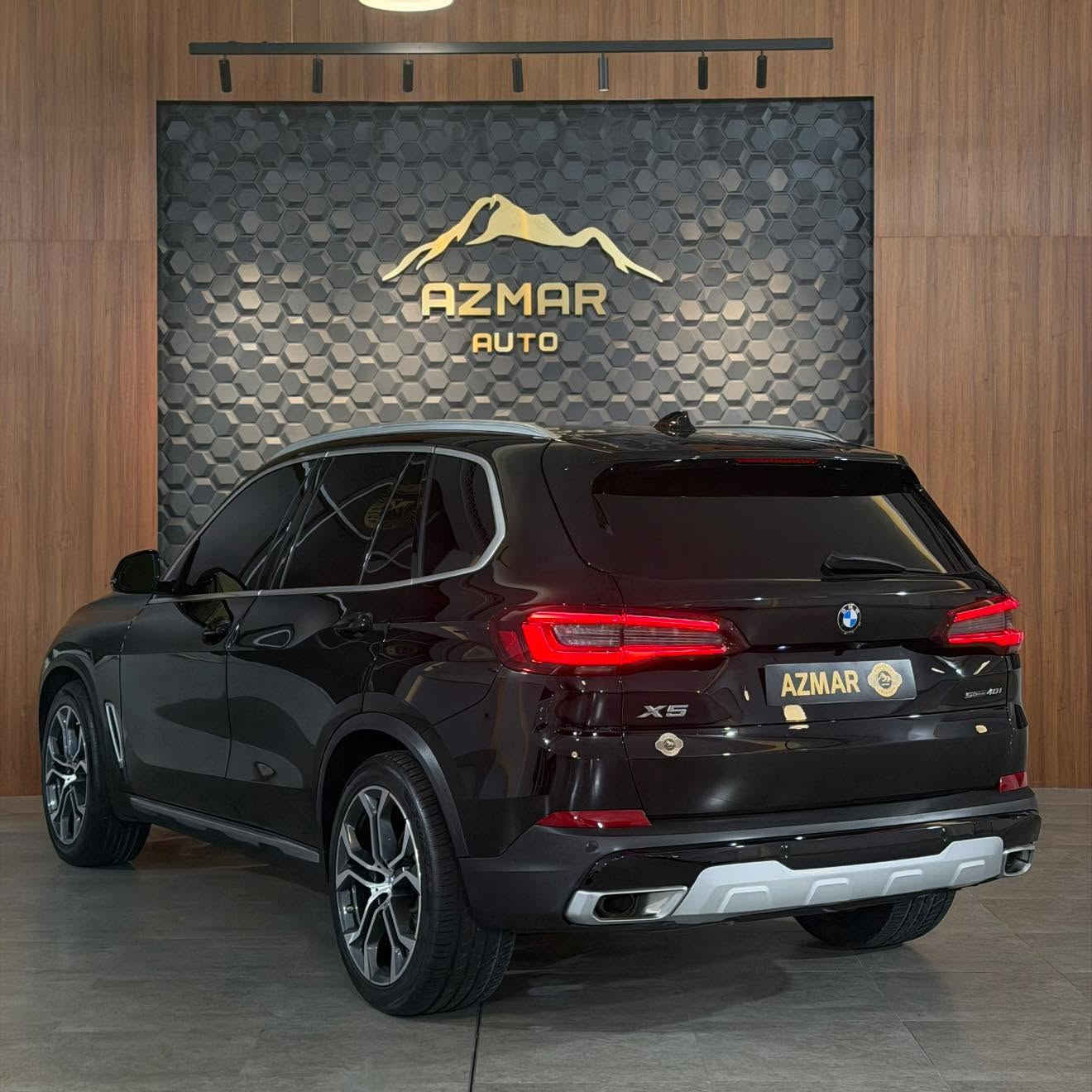 BMW x5 داخل كريمي🇩🇪
سعر : 385$ًورقة
موديل : 2023
ماشية : 27 الف فقط

مواصفات السيارة فول الفول
بنوراما
داتاشو
كشنات جلد
داخل قهواي
انارات مخفية متعدد الالوان
كير كرستال
رادارات
حساسات
اوتو هولد
اوتو بريك
لايتات ليد
تحديد سرعة و تحديد مسار
ستيرن هيتر
و بعد هواية مواصفات متنذكر

السيارة وارد امريكي بدون صبغ حادثها بس الدعامية ✅
كير و محرك كلها بشرط اخت الزيرو

السيارة مرقم و جاهز و بيها كتاب تضليل

سعر: 385$ ورقة
للاستفسار : ***********
‎العنوان السليمانية المعارض الجديدة شركة ازمر اوتو معرض رقم ٣٤
