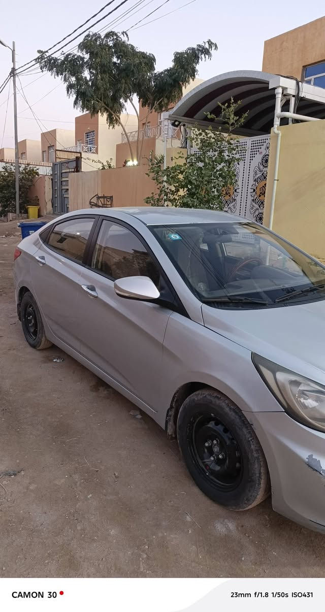 السلام عليكم من رخصة الادمن 
اكسنت موديل 2015 محرك 1400
السيارة بسمي مجدده 2029
تخم تاير= باتري جديد= الارضية جلد شاشه وكامره 
بها صبغ قليل 78 بها مجال بسيط
الشيراي يتصل على ***********
