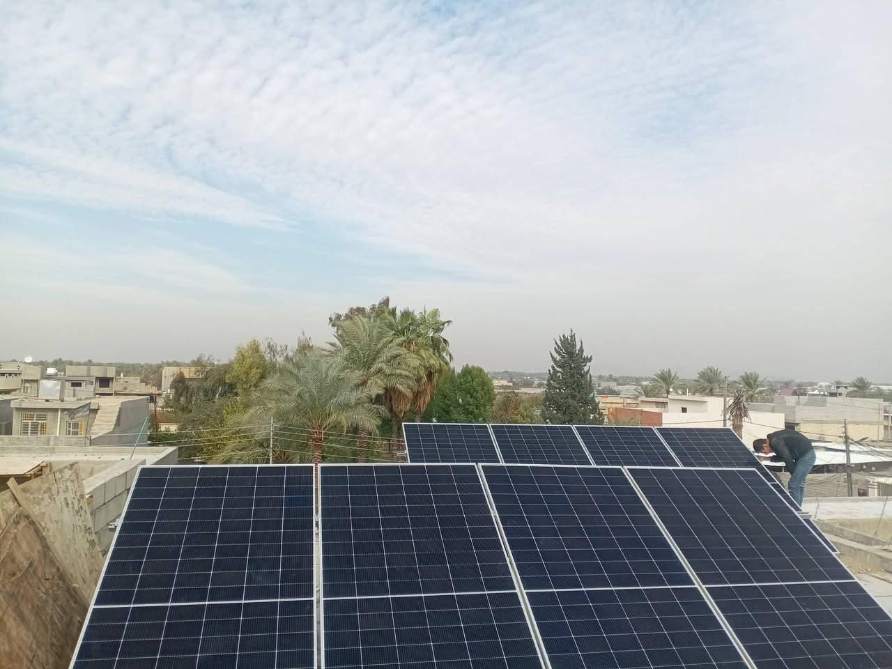 {تنصيب منظومة طاقة شمسيه}

‎من قبل كادر شركة رويال سولار 

‎تجهيز منظومة منزلي 16 أمبير نهارأ و 16أمبير ليلأ 

الموقع صلاح الدين -قظاء بلد - حي العباس النموذجي
  
‎✅الواح المستخدم جينكو حجم 615واط
‎عدد: ٨ ضمان 15 سنة استبدال

جهاز انفيرتر    DEYE 6k✅
‎  عدد:1 ضمان 5 سنة 

بطارية مستخدمة نوع ليثيوم SOLAX  حجم 16KW ✅
عدد:1 ضمان 10 سنوات تبديل+صيانة

‎يتوفر لدى شركتنا رويال سولار نظام نقدي و اقساط لموظفين كي كارد لمده 18 أشهر 

‎العنوان كركوك شارع القدس - مقابل كوفي الجادرية - عمارة رويال نيت 

‎فرع الثاني كركوك شارع المطار قرب فلكة تكريت

فرع صلاح الدين - تكريت - القادسية شارع الكراج -قرب الحديثي للموبايل 

‎للحجز والاستفسار للتواصل او مراسلتنا على واتساب 

*********** كركوك
*********** صلاح الدين اسيا
*********** صلاح الدين زين
*********** الشركة 

 الرقم المختصر 6020📞
