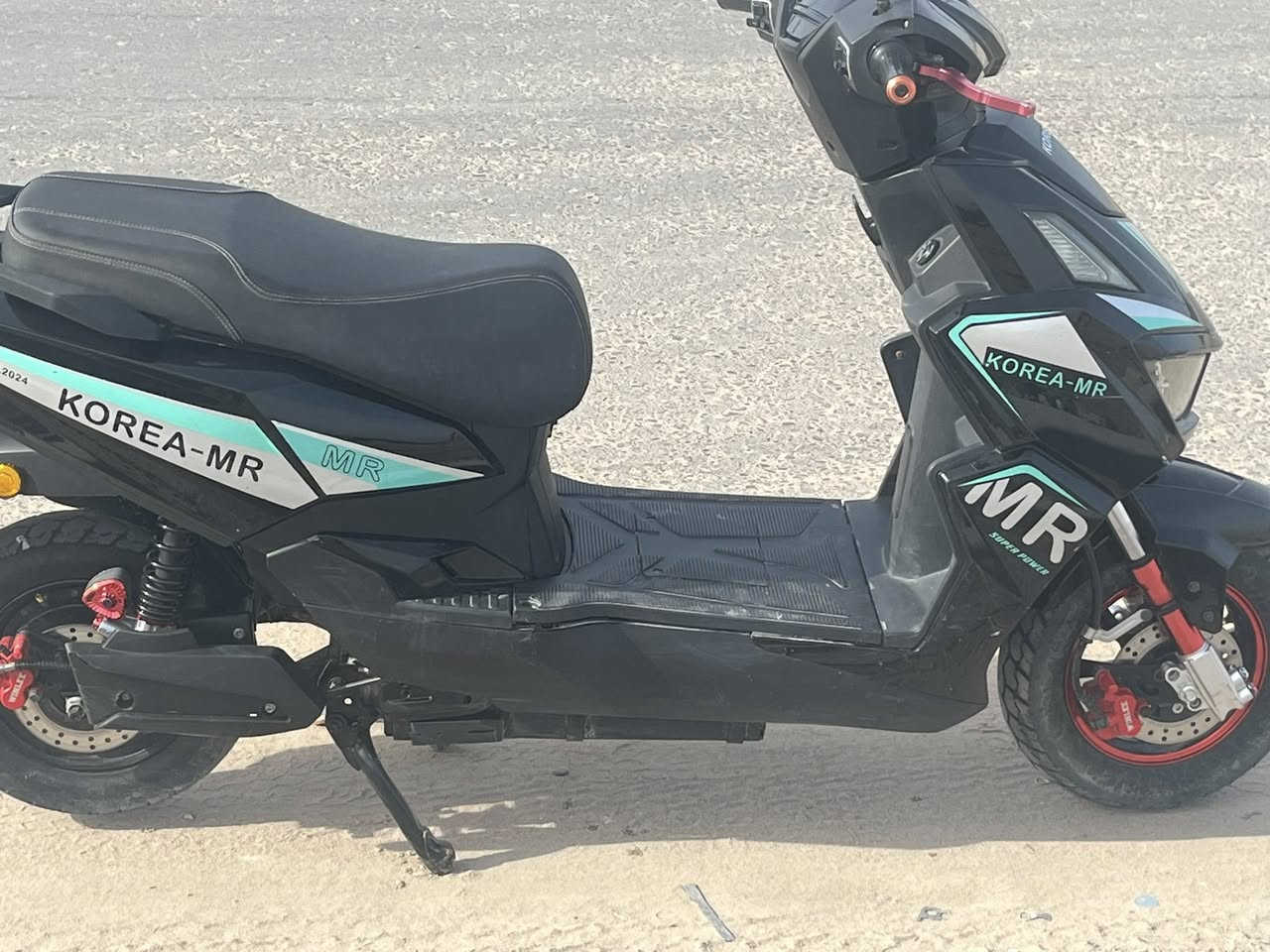 السلام عليكم دراجة سكنس شحن ونلي 6 بطاريات جدد 2026 ملف 3600 ونلي
دراجة نضيفة وكلشي شغال وما بيها اي خلل 

4 سرعات بيها - هورن - نضام R -P 

سويجين وشاحنة 

السعر 650 ألف وبيها مجال للشراي 

مكاني البصرة زبير 

*********** واتساب
