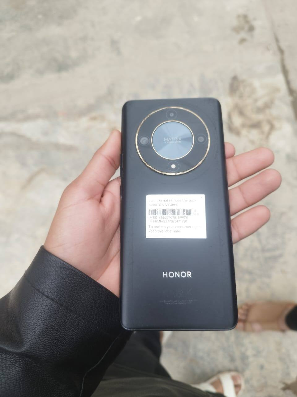 السلام عليكم يوجد تلفون هنر 9B  للبيع رام 12+12 ذاكرة 256 بي فقط شرك بلجام ليس في الشاشة مو مئثر الجهاز نضيف حيل السعر !180 . خاص مغلق اتصل وتدلل ه *********** وتحياتي
