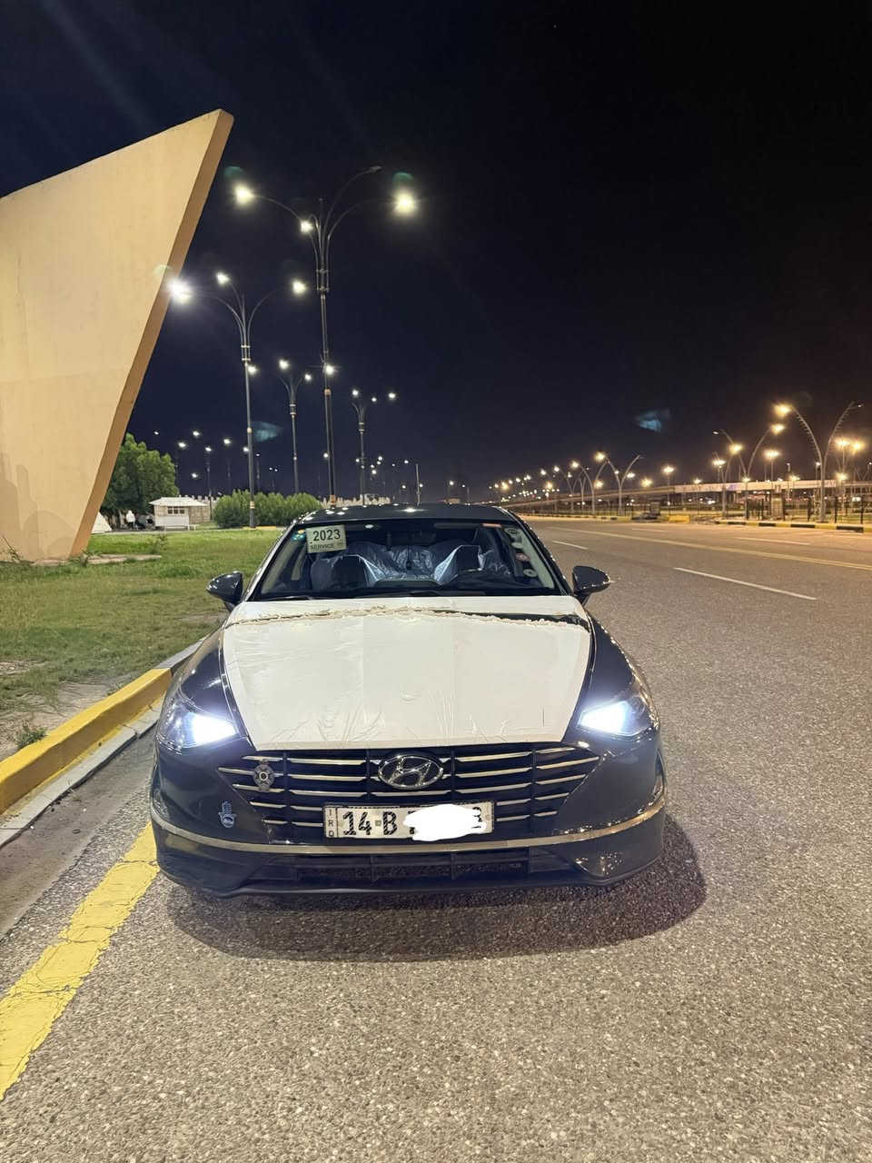 للبيع سيارة: سوناتا وارد خليجي تكسي دبي 
•الضرر: الجاملغ الخلفي صبغ عام تغيير لون 
•الرقم: بصرة بأسمي
•الايرباكات: سليمة
 الشواصي سليمة

•المواصفات :
▪️السيارة:سوناتا 
▪️الموديل: 2023اصل
▪️المحرك: 2000هايبرد
▪️العداد:47 الف وقابلة للزيادة
▪️حجم الويل: 17 مع تخم تاير 
▪️لايتات زينون حاجب LED مع كشافات دعامية زينون
▪️قمارة حديد
▪️غرفة السيارة : كشنات السيارة مخمل 
▪️شاشة الدشبول حجم كبير للتحكم بايعازات السيارة
▪️بصمة دخول 
     ترحيب بالمري 
▪️اشاير بالمرايا الجانبية
▪️سستم صوت 
▪️تحكم ستيرن جهتين بلوتوث وحاكية وكروس سرعة 
▪️نظام ABS مانع انزلاق
▪️السيارة مواصفات ، جديدة وبوضع الشركة .

السعر المطلوب:135 مع المجال قليل 
 
الاتصال على ***********
