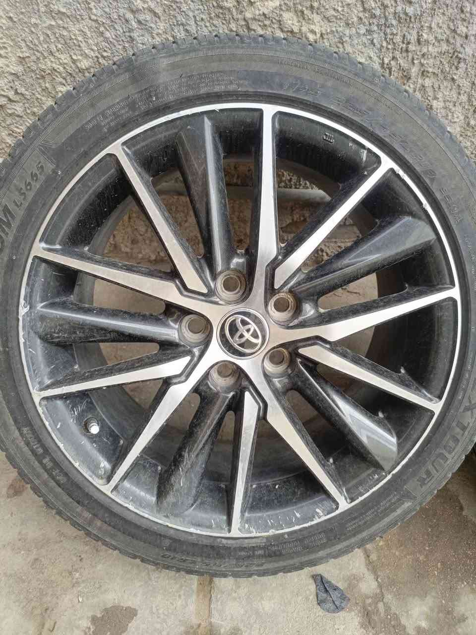 سلام عليكم لبيع تخم ويل حجم 18اصلي ياباني السعر 600الف مال كامري 24مكاني النجف ***********
