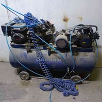 كمبريسر للبيع 300L مستعمل شهرين السعر ب850 مكاني بغداد.    07700870818...