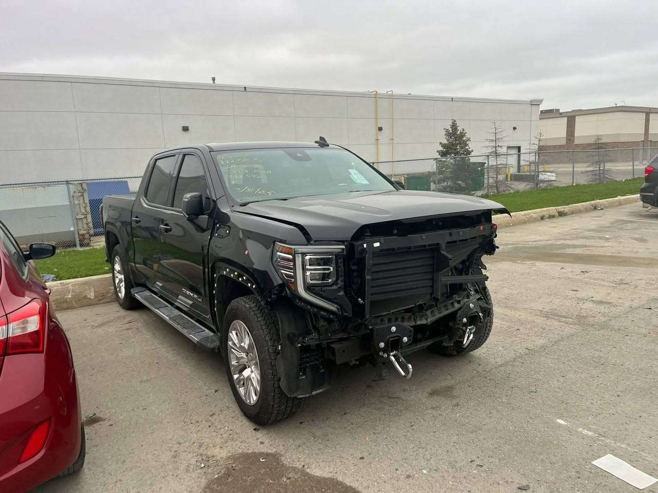 عندي هذا سيرا للبيع موديل ٢٠٢٤ مواصفات دينالي ضرر كما موضح ب صورة بسيط جدا ماشية ٣٠ الف كيلو رقم كاتي مكاني سليمانيه او كركوك
