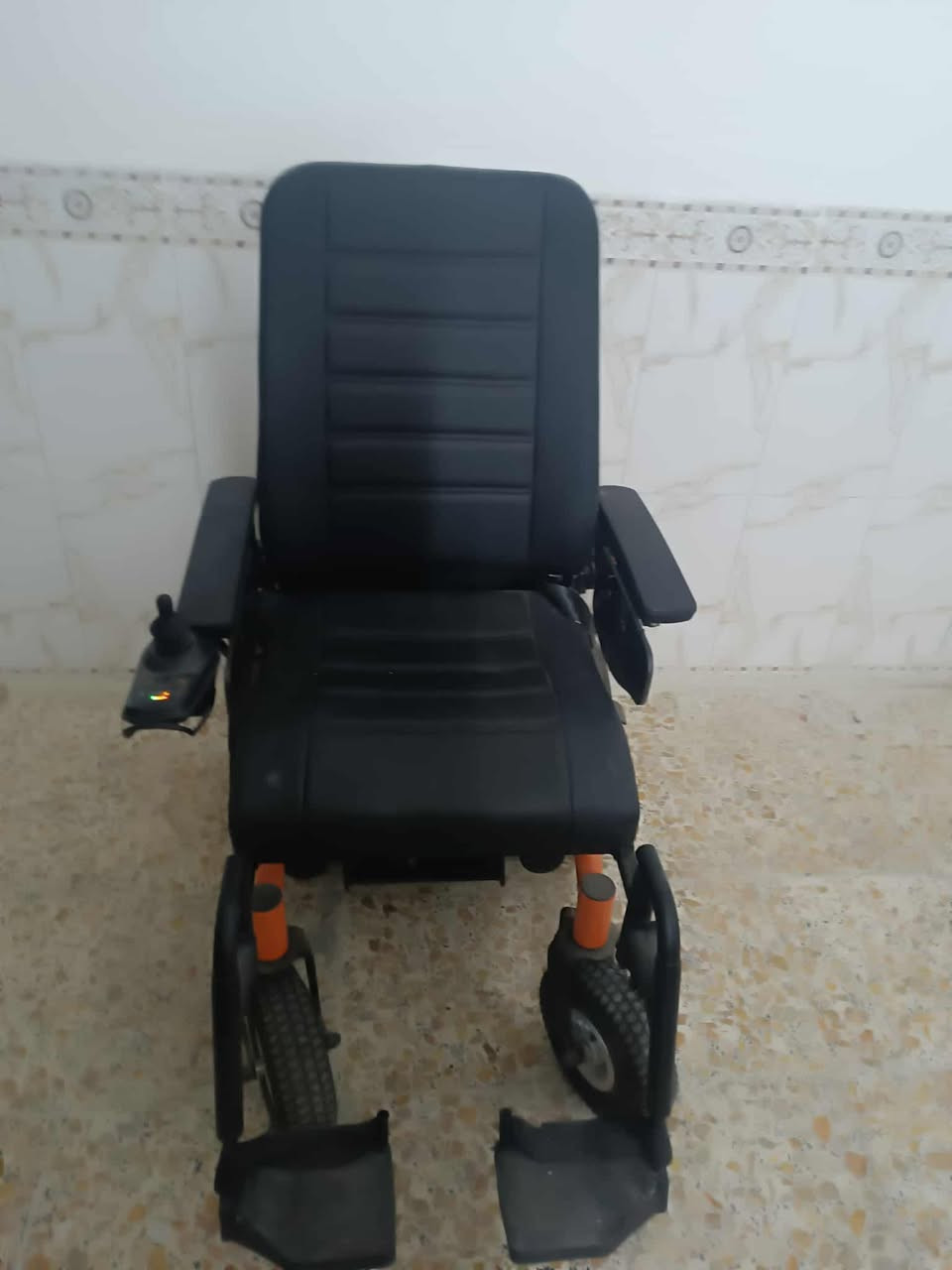 السلام عليكم عربانه كهربائيه شحن السعر 450وبيه مجال وهذا رقمي ***********
