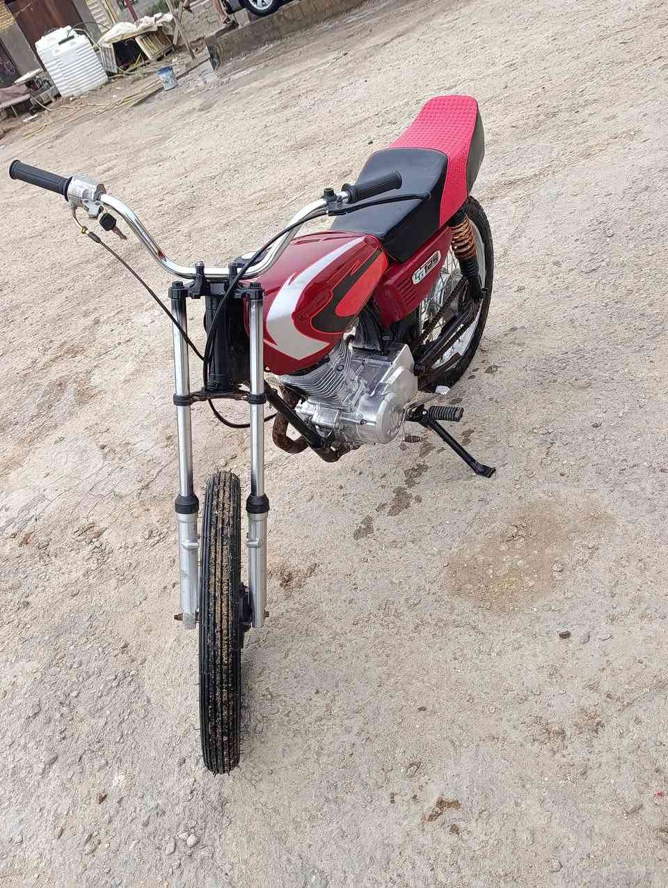 السلام عليكم دراجه للبيع  موديل 21
كلك كلك دراجه اتكفل سرقه وعشاير
مكاني ناصريه قضاء النصر ***********
