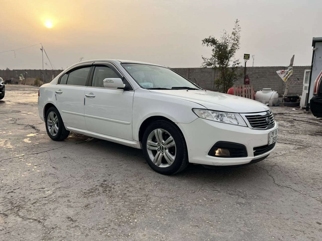 اوبتما موديل 2009 رقم واسط انكليزي سيارة جاهزه مكينة كير حداديه تدفئه تبريد تخم تاير مواصفات السيارة فتحه كشنات جلد  مكينه 2700 مال حديث السياره بيهة صبغ صفحه وقماره بدون لاكلبه ولاتجيه  بس صبغ مكان السيارة واسط الكوت  السعر 98 وبيهة مجال  ***********
