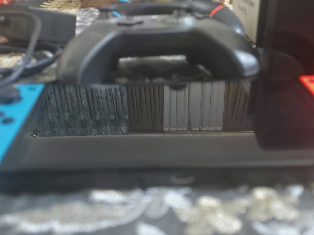 السلام عليكم 
نيتندو سويتيش اوليد  مهكر Nintendo Switch OLED 
ذاكرة :512 من سان ديسك 
وياه جوستكين مثل ما موضحات بالصور 
الجهاز نظيف جداً ولا شخطة ومن تجي تفحصة وتشوف نظافتة
مهكر وجاهز اونلاين واوفلاين وبيه الالعاب اللي بالفيد ، وأي لعبة ثانية تريدها ممكن انزلها الك 
السعر :475 الف قفل ، عجبك السعر تفضل خاص 
ما عجبك اعتبر نفسك ما شفت البوست
***********
