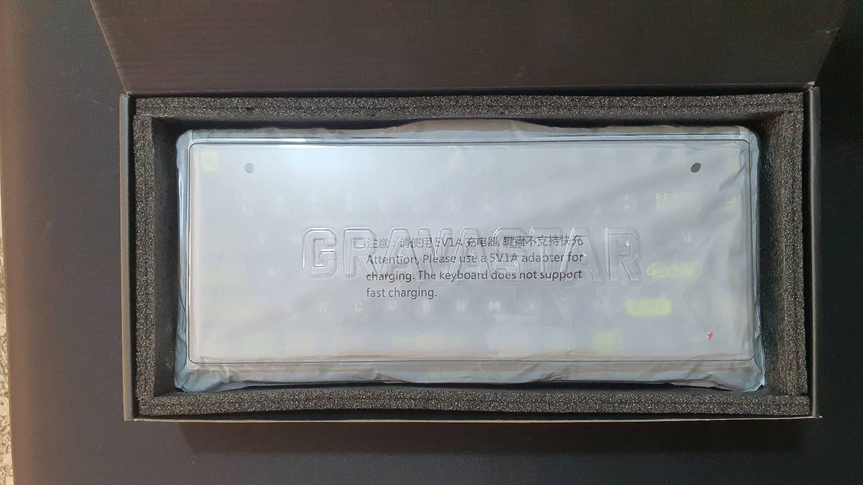 Gravastar Mercury K1 Lite Gaming Keyboard 🎮⌨️

للبيع كيبورد Gravastar K1 Lite بحالة ممتازة جدًا (استعمال يوم واحد فقط)، والسبب هو أني فضّلت تجربة كيبورد آخر، وليس لوجود أي عيب.

🔹 الحالة: 10/10، نظيف جدًا وكأنه جديد. 🔹 جميع الملحقات والكرتون الأصلي موجودة وبحالتها الممتازة. 🔹 لا يوجد أي خدش أو عطل، وتم استخدامه داخل المنزل فقط.

المواصفات:

✅ تصميم 75% مريح ويوفر مساحة أكبر للماوس.

✅ مفاتيح Linear MX سلسة وسريعة.

✅ نظام Gasket Mount لتجربة كتابة أكثر راحة.

✅ Hot-Swappable (إمكانية تبديل السويتشات بسهولة).

✅ إضاءة RGB قابلة للتخصيص.

✅ Keycaps عالية الجودة.

✅ جودة تصنيع ممتازة وتصميم مميز من Gravastar.


📦 السبب في البيع: فقط لأني أرغب بتجربة كيبورد Hall Effect، وليس بسبب أي مشكلة في الجهاز.

💰 السعر: 145,000 دينار .