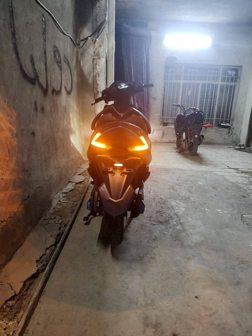 دراجة شحن سكنس مواصفات قوية🔥 (500)
• بطاريات 6 جافة (گرافين) 39 امبير مسطرة شركة سايت 

• ملف 2000W 

• دراجة مسافتها اقل اقل شي 60 يعني اني من اشحنها افولها توصل اكثر من 70 كيلو

•طبعا البطاريات بحالة ممتازة جدا و تكدر انت تفحصهن بنفسك او تجيب فيتر يلي يعجبك

•الدراجة كاملة مكملة بس بيها الكفرات شوي مشخطة بس هذه اما عقل و بطاريات و ملف مابيهن شي 

للبيع سعر 700 قفل قفل قفل دراجة تسوة اكثر بس توازيت على فلوس  والشراي اله بيها مجال بسيط وطبعا وياها صندوق مال دلفري

مكاني بغداد  ابو غريب تواصل خاص او رقم 9647746982333
