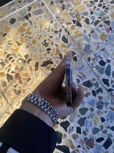 السلام عليكم ايفون 13 برو ماكس لون بحري الذاكره 256 مبدل بطاريه وبصمت الوجه وكفت بل تحديث بس تصلح فقط بدون ملحقات شرق اوسط العنوان بغداد القاهره السعر 525 وبي مجال للتصال ***********
