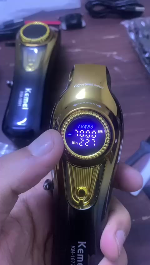 ماكنه حلاقه 3 قطع كيمي اصلي 
مع الجنطه والملحقات
1_مكاين عدد 3 تدريج + صفر +تحديد 
2_مشوطه كامله
3_فرشاه تنضيف عدد 4 
4_ كيبل شحن تايبسي عدد 3 
5_جنطه محموله 
ملاحظه فقط القطعه الي ماشر عليها بالاسود مكسوره بس هاي مكسوره الباقي كله نضيف وشرط الفحص


**إذا كنت صاحب هذا الإعلان وتريد حذفه لأي سبب، رجاءا أرسل رسالة إلى الدعم الفني**