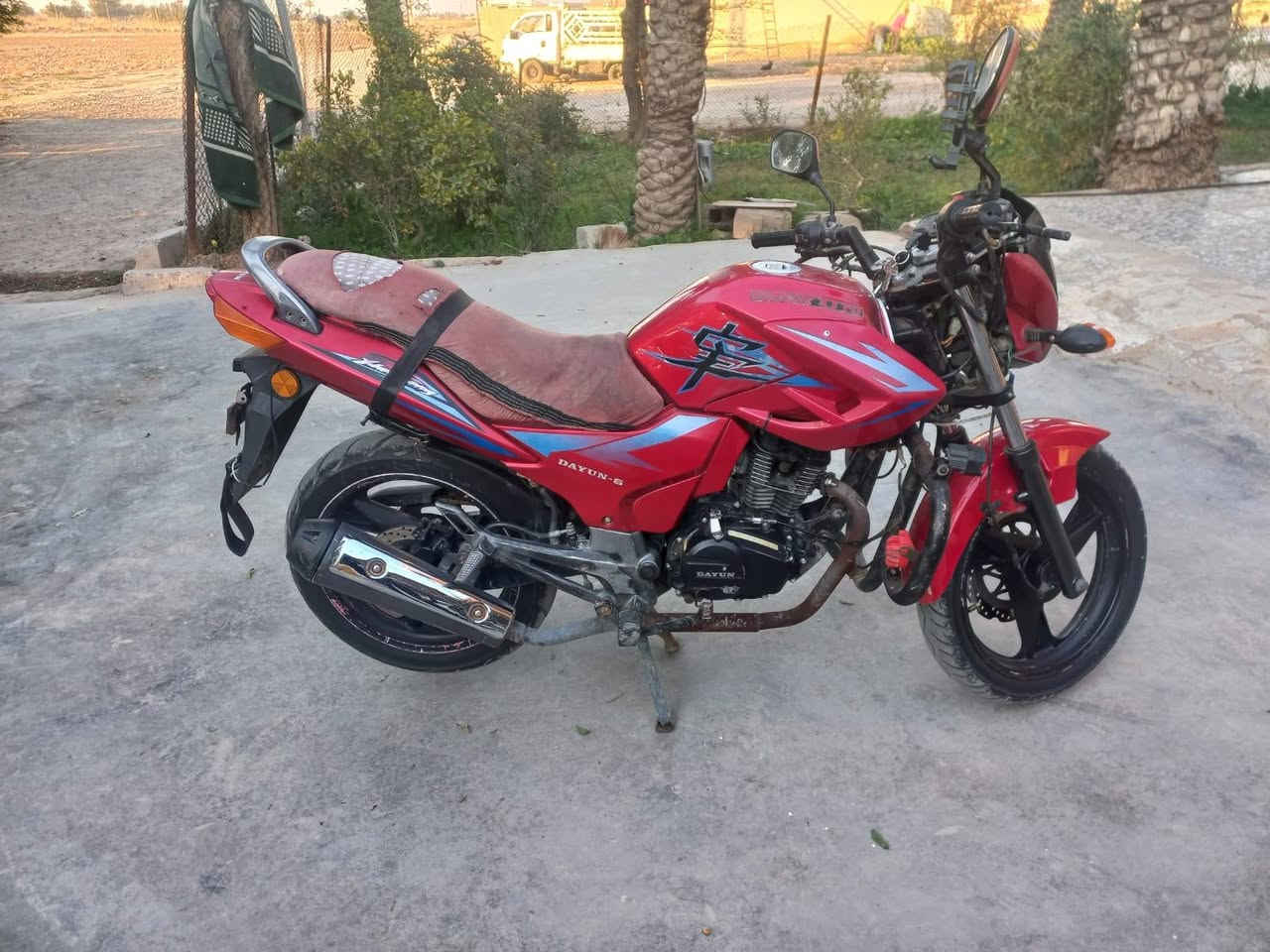 سلام عليكم دراجة دايوان باندة مديل ١٥ محرك بلادي كل صوت ما بيهة تجي وشوف بعينك اوراق موجودة عوزهة شوي ترتيب. كهربائيات شغالة نكرة بكل وقت  
لمكان بغداد ناحية لوحدة قرب بسماية  لسعر. (٨٠٠) بيهة جمال حك لجية رقم ***********
