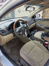 اكسنت ٢٠١٤ مكفوله عدا بارد بسيط في الباب ماشيه ٨١ جاهزه  وبأسمي سلايد ...