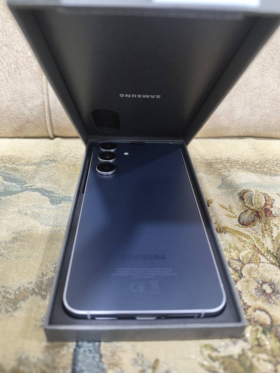 السلام عليكم شباب عندي كالكسي s25 fe للبيع فقط مفتوح الليبل ما استخدمته ابد ولا فعلته لون أسود ذاكرة 256 ضمان عين الفهد سعر الجديد 770 الف وهذا رايده ب700 رقمي واتساب ***********
