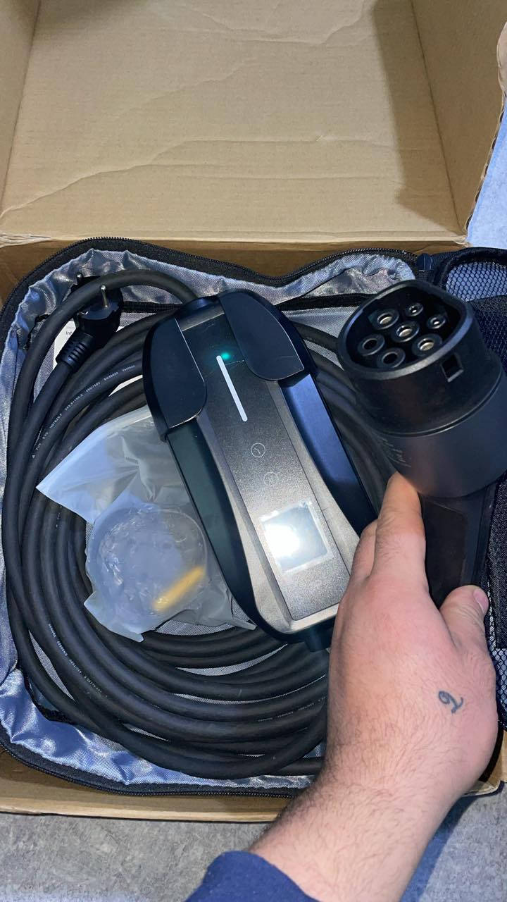 شاحن سيارة كهربائية محمول بقوة 3 كيلووات: من شركة de
القوة: 3 كيلووات
النوع: شاحن محمول للسيارات الكهربائية
الميزات: محرك بدون فرش (Brushless Motor)
الاستخدام: شحن المركبات الكهربائية 
معروض يمنه 200
بل متاجر 250
للتواصل ***********
