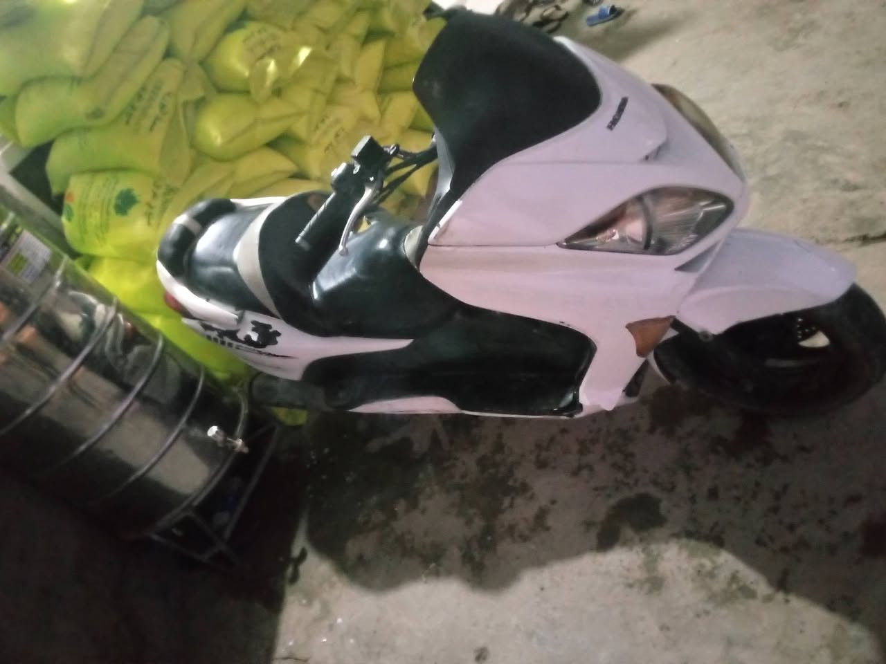 فورزه 0 8للبيع دراجه حلوه ونضيفه ما مفتوحه محركهه بس جويتر بي خربطه شوي سعر 500وبيهه مجال *********** اتصل وبيك خير ودلل ابيع أو مراوس شعندك دراجه مراوس نزل
