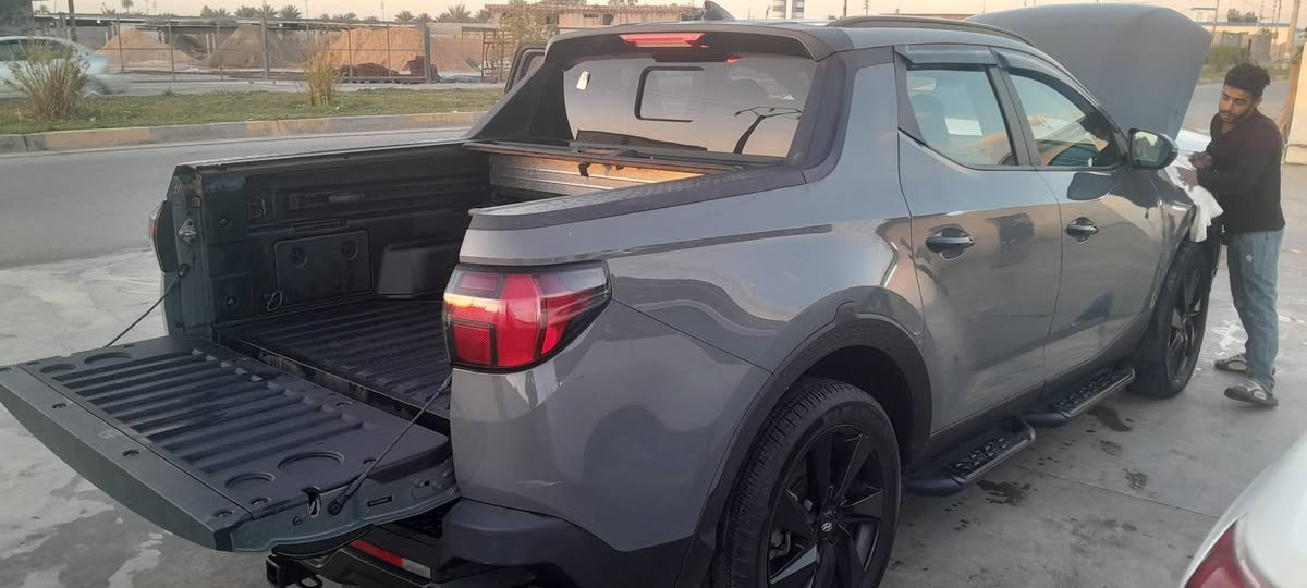 سانتا كروز موديل ٢٣ رقم بغداد دولي بأسمي سعرها ١٨٧ وبيها مجال قليل عنوان بغداد فول مواصفات فتحه تشغيل عن بعد هيترات بلكشنات رادار امامي وخلفي بيها هوايه موصفات بعد صور حادثها موجوده بلنشر ماشيه ١٢الف ميل بدون ايرباك لشراي يتصل وبي خير ويدلل ***********
