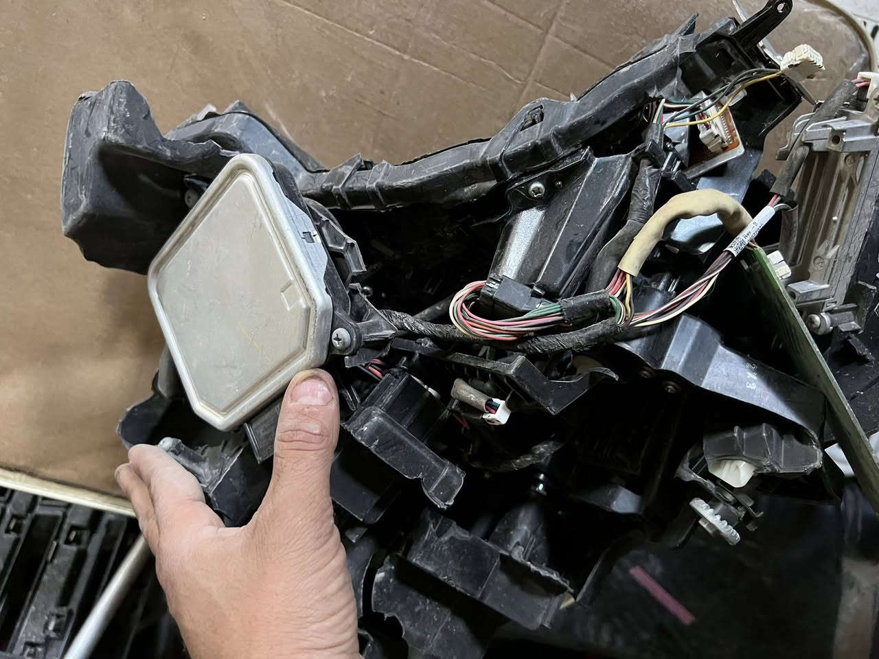 لايت تندر.ا
٢٠٢٣ فول. مكسور 
بيه عدسات 
بيه محولة 
*********** اتصل وتدلل
