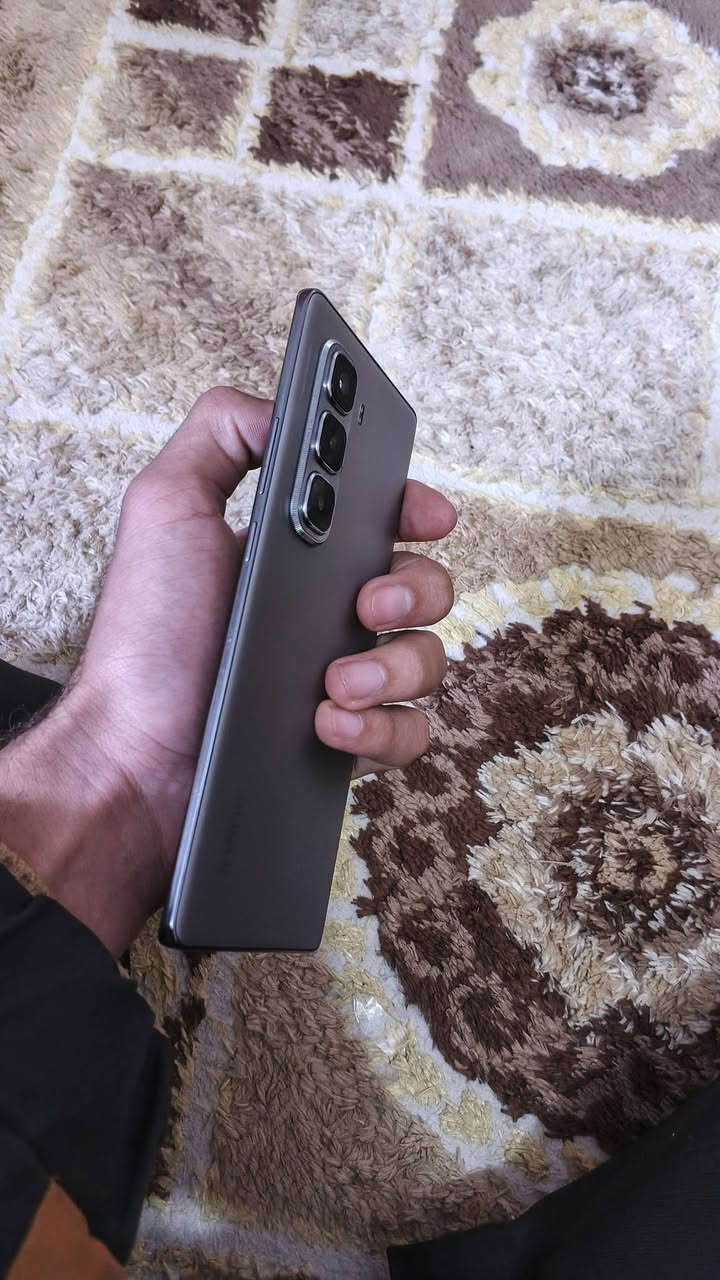 جهاز للبيع انفنكس هوت 50برو بلاس الجهاز نضيف كلش مكفول من العطل والتصليح مداخل صيانه  ابد غراضه علبه وشاحنه السعر 175 وبي مجال بسيط مكاني بغداد التاجي التواصل خاص او ***********
