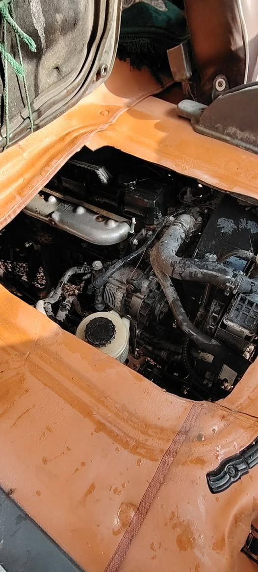 السلام عليكم
كيه بنكو مديل 2014
سياره كفاله شاصي كير مكينه
حداديه جديد
تخم تاير جداد
سلف وداينموجديد
دوشمه وغرفه جديده
تخم قفاله ونرمايد للبيبان
وسنتر لوك كله جيديد 
الدوس والهلالات تبديل فقط
السياره رقم قادسيه بسامينه حصرن ستونه داورناه هزه جديده 
شرط المداور سعر السياره شده 100
وبيه مجال 
مكان السياره  نجف مناذره رقم الهاتف ***********
