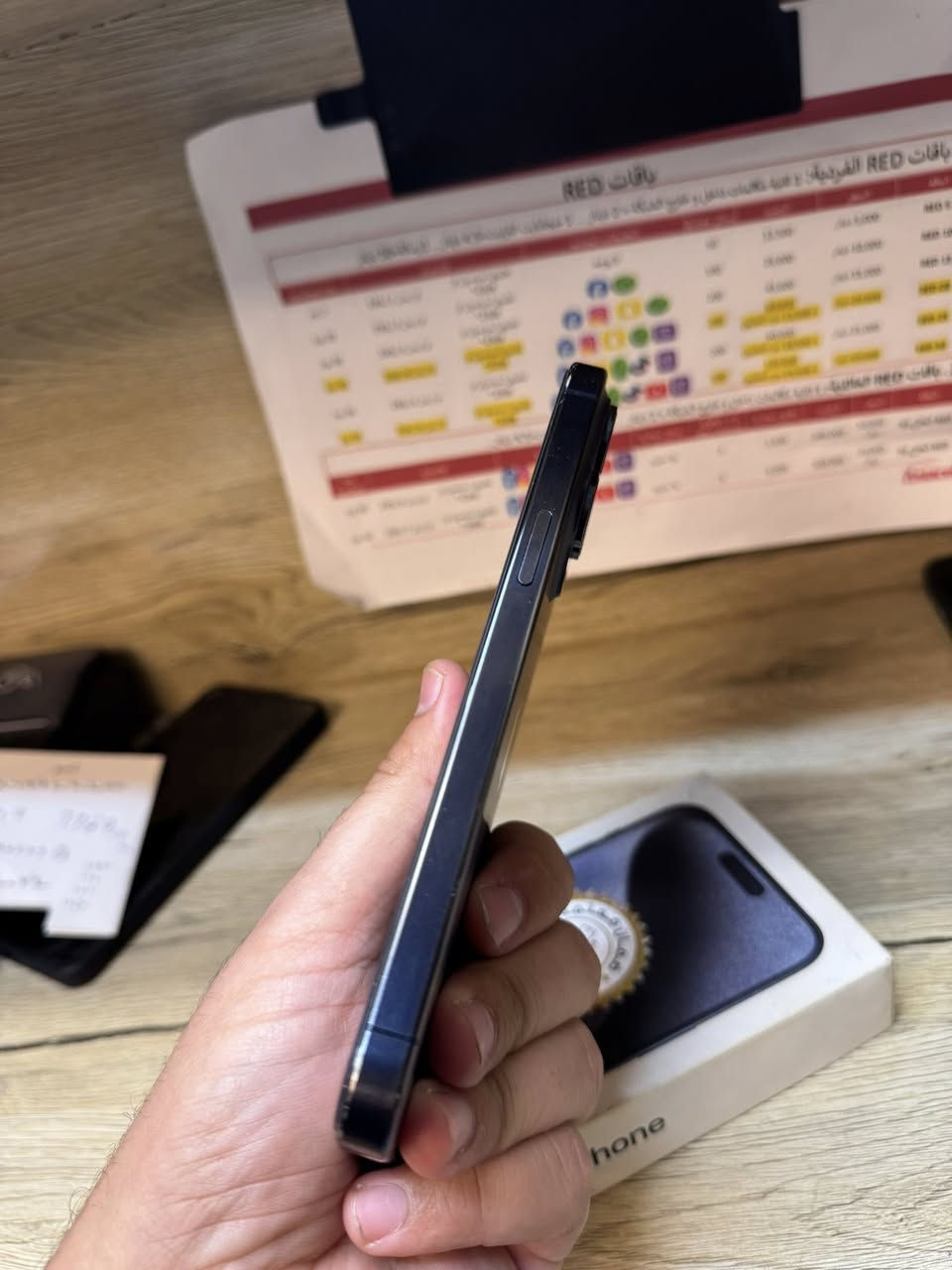 15 pro max 256 دبل سيمكارت
سعرة فقط ب885 الف بطارية 🔋83 بي كم شخط فقط 
مكان دورة. ***********
