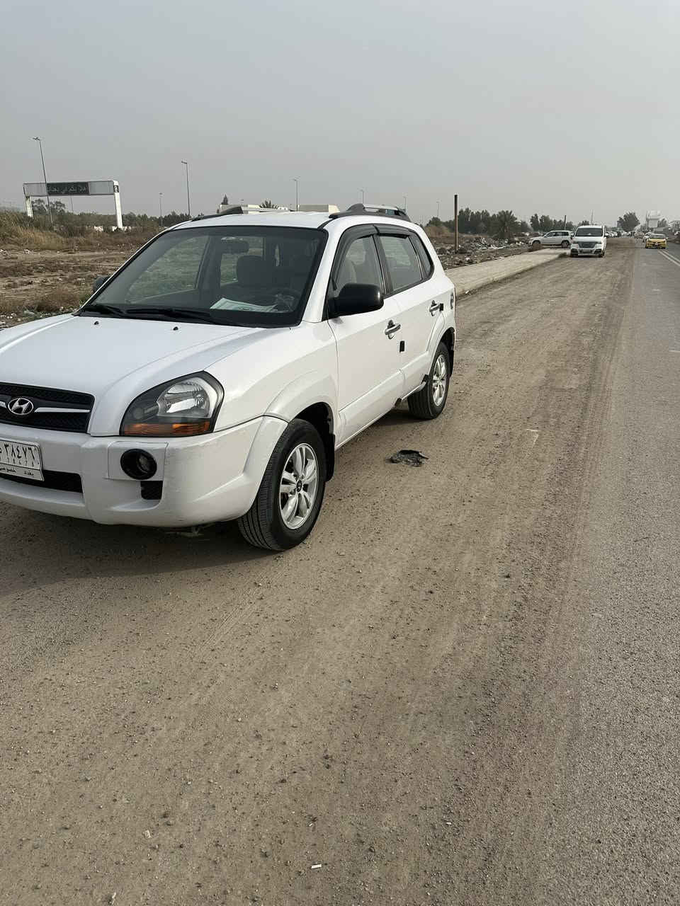 توسان 2010 وارد خليجي محرك 2000 السياره مكفوله من كل النواحي صدر مكينه كير  بس بيهه شبرين بارد بالصندوك وشبر بارد بالجاملغ الامامي الايمن ومصبوغ على كد الشبر مكاني بغداد حي الجامعه الرقم *********** 
السعر 125
