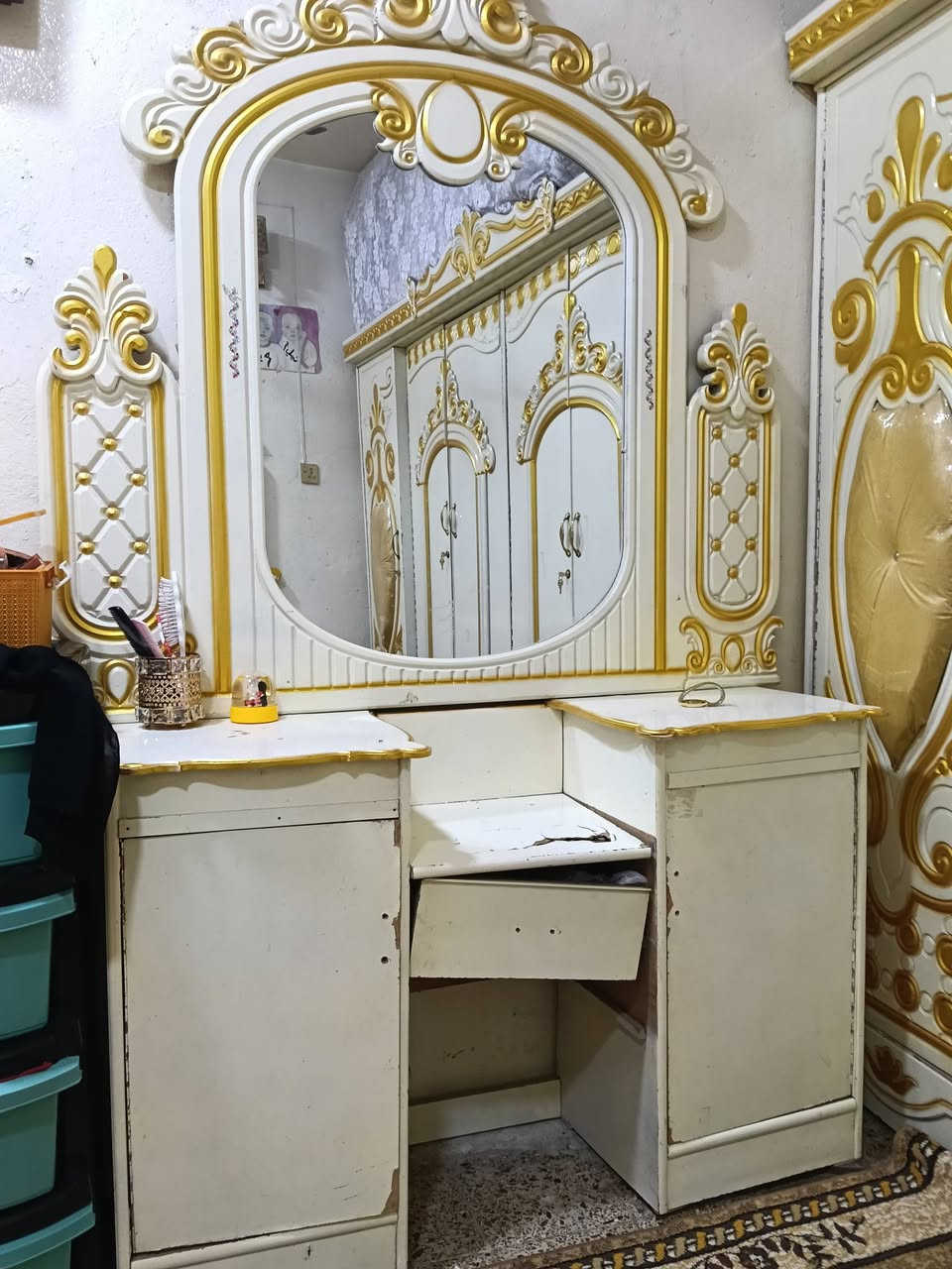 سلام عليكم غرفة خشاب لا بيع بيه ضرر قيم بل يرضه بي الله بغداد مدينه الصدر قطاع 61 رقمي ***********
