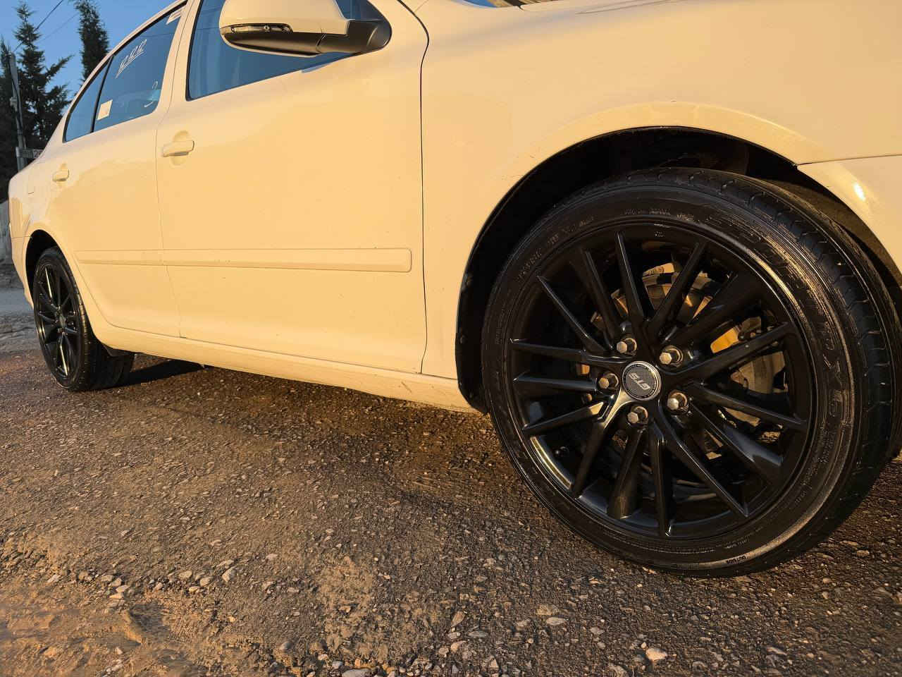 بۆ گۆڕینەوە بە شتێک بە دڵم بێت ویل عادی بێت یاخود ویل کەپ فەرق ناکات ویلەکان خۆم لەناو پاکەتا دەرم کردووە لۆک لۆکە تایەکانیش %90 تازەن و نەخشێکی زۆر سپۆرت و جوانی هەیە قیاسی 215/45/R17 لە سلێمانیم


**إذا كنت صاحب هذا الإعلان وتريد حذفه لأي سبب، رجاءا أرسل رسالة إلى الدعم الفني**