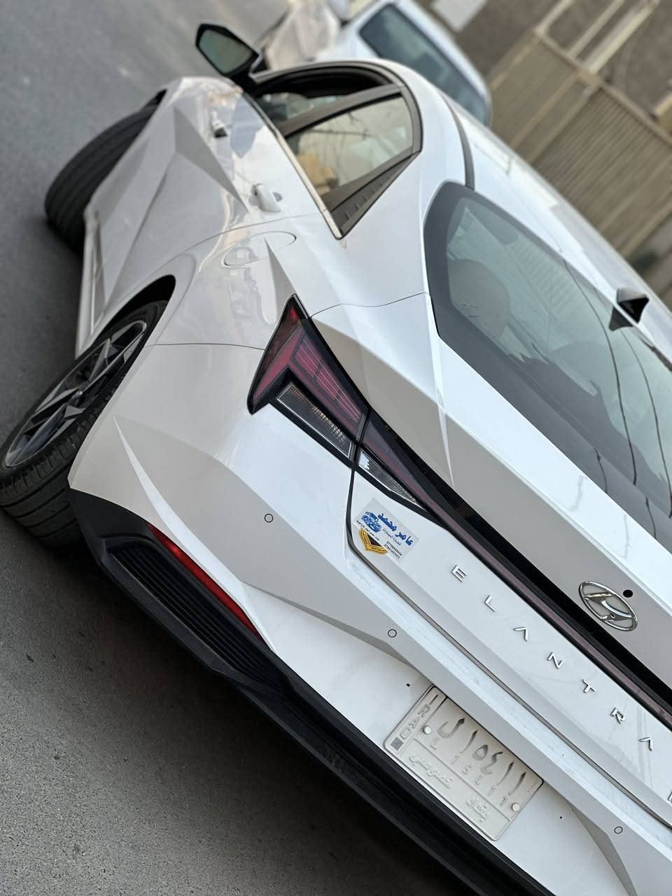 السلام عليكم 
من رخصه الادمن 
النتره 2022هايبرد  فول للاخير ١/١وارد كندي السياره 
ضرره جاملغ وبنيد فقط ايرباك فقط ستيرن ضرر جدا بسيط 

داخل قرميدي 
٣ انضمه قياده 
بصمه 
تحكم سترين 
شاشه جبيره 
كامره 
حساسات 360 
هند بريك كهرباء 
اتو هولد 
تحديد مسار 
قياده ذاتيه 
تثبيت سرعه 
فتحه 
عدد السرعه دجتل 
موصفات الفول معروفه بعد 
مكان سياره بغداد 
السعر 147 ورقه بيه مجال للشراي 
الاستفسار
***********
