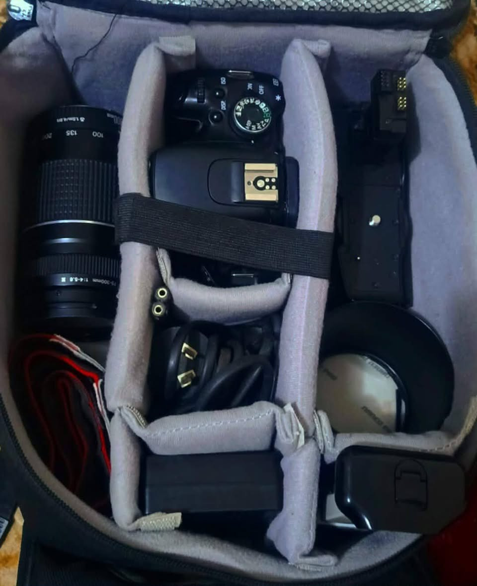 كامره كانون t3i600
ملحقات زوم رياضي 70/300 
جنطه مقسمه 
شاحن 
فلتر حمايه 
هود كبير 
ناقل صور 
حزام كتف 
كرب دبل بطاريه

سعر 375 بي مجال


**إذا كنت صاحب هذا الإعلان وتريد حذفه لأي سبب، رجاءا أرسل رسالة إلى الدعم الفني**