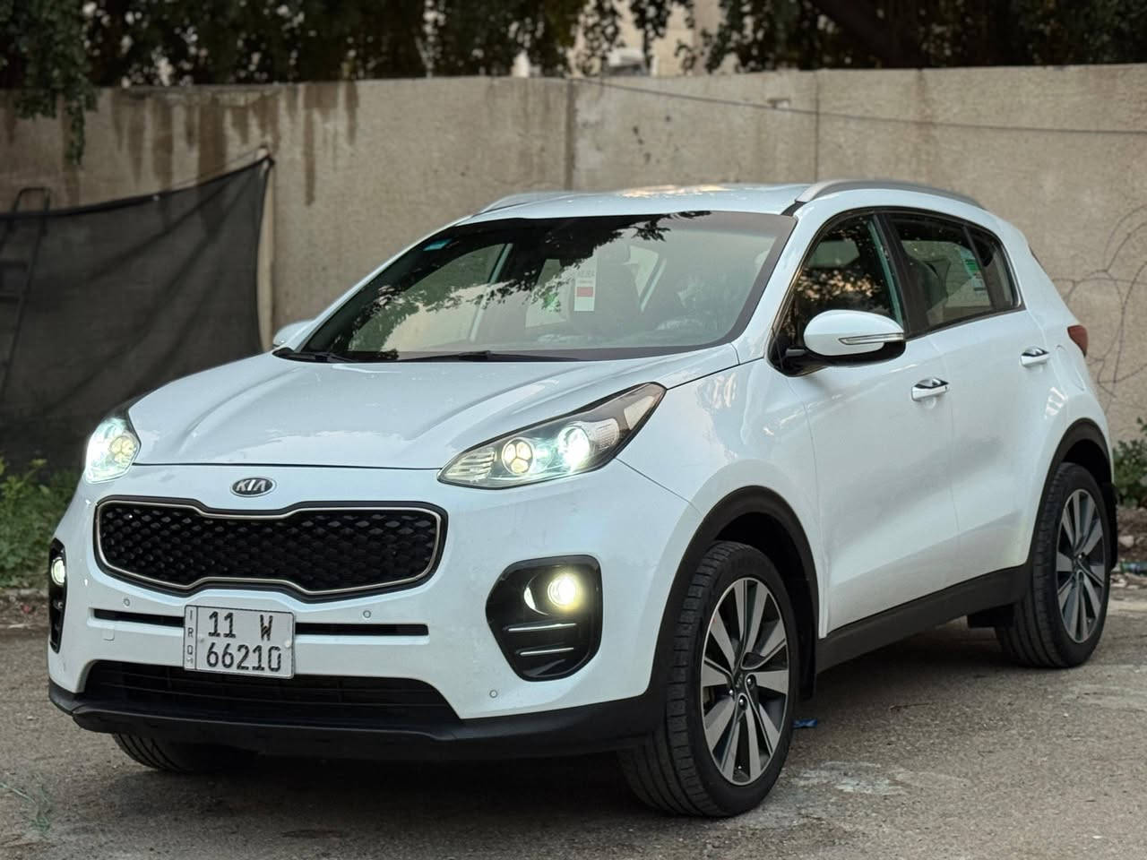 اليدور جديد ونظيف هذا جديد 🤍
((بيع او مراوس)) 
كيا سبورتج 2017 خليجي ماشيه 90 الف
مكفوله كفاله عامه من البارد والصبغ والفتح
بيها طخات بسيطه فقط 
المواصفات فول عدا البانوراما ✅
♦️محرك 2000 دووش
♦️بصمه ابواب+بصمه تشغيل 
♦️كشنات جلد 
♦️كشنات حساس
♦️كشنات حمصي 
♦️كشنات كهرباء 2
♦️بصمه عدد 2
♦️تبريد بيانو شاشه 
♦️فول تحكم ستيرن 
♦️قطعتين تبريد 
♦️حساس امامي 
♦️حساس خلفي 
♦️مانع منحدرات
♦️سايد بريك بصمه 
♦️اوتو هولد
♦️مود درايف ((سبورت ايكو)) 
♦️شحن وايرليس
♦️ترحيب الأبواب والمري 
♦️زنون عدسه متحركه
♦️5 ويل كب
♦️4 دسك
♦️مري شفط 
♦️اشاير بالمري 
وباقي المواصفات المعروفه 
السياره جاهزه من كير ومحرك وحداديه وكهربائيات وتدفئه وتبريد وتخم تاير وشكلها ودواخلها احلى من الصور ✅
رقم بغداد مشروع وطني الدولي الجديد 
تحويل ثاني يوم 
مكاني بغداد الكريعات 
السعر 185 والمجال بسيط حك الجيه فقط 
هـ*********** الشراي يتصل فقط
