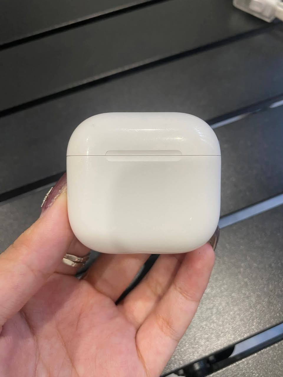 سماعات باله أمريكي Air pods 4 الحديث
اصلي باله أمريكي ، باله مستعمل بس كلش نظيف وياه حافظة جلد مع كيبل كتان 
ما مفتوح ولا مصلح بطارية قوية صوت قوي 
بإمكانك تفحص قبل الدفع ، اصلي باله 
سعره 20 قفل قفل توصيل مجاني  نظافة 90% قطع محدودة 
للحجز واتس اب فقط ***********
