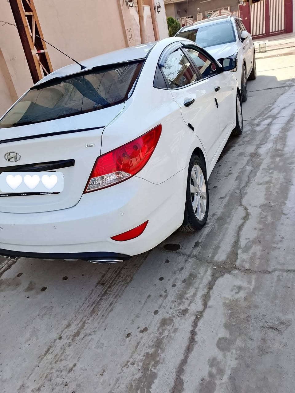 اكسنت 2014 للبيع 
رقم اربيل فول مواصفات عدا البصمة 
محرك 16 دوش 
كير اي تي 
سيارة حيل نظيفه 
قطرة صبغ مابيها 
بيها مكانات عل بارد 
طخم حدادية جديد 
طخم تايرات جديد 
السعر ١١٢وبيها مجال بسيط 
للتواصل ***********
مكان السيارة موصل حي الشيماء
