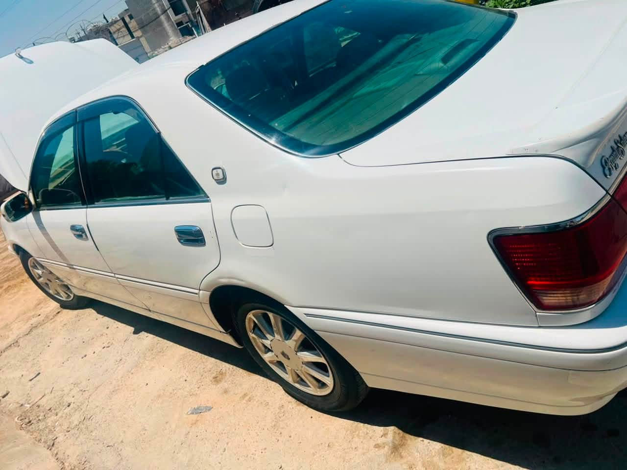 السلام عليكم ملكه لبيع موديل 2001  اصل دكمتين محرك ففتي 2500  كير مكفول كهربائيات كامله ويل نجمه رقم بغداد بسمي تحويل ثاني يوم لون ابيضّ صدفي مكان الساره بغداد 
الاستفسار ***********
