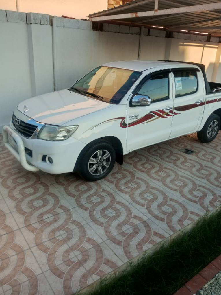 السلام عليكم تيوتا هايلوكس موديل 2013 سعودي شاصي 12 محرك جديد 100% كير اوتو تخم تاير صدر تبريد ثلج تدفئه داخليه سياره جديده وجاهزه شاشه كامره خلفيه داخل جديد بيها نص باب خلفي وباب البدي صبغ فقط والباقي جديد السعر 195$ بيها مجال مكان السياره الأنبار الرمادي جويبه/*********** الرمادي, الأنبار
