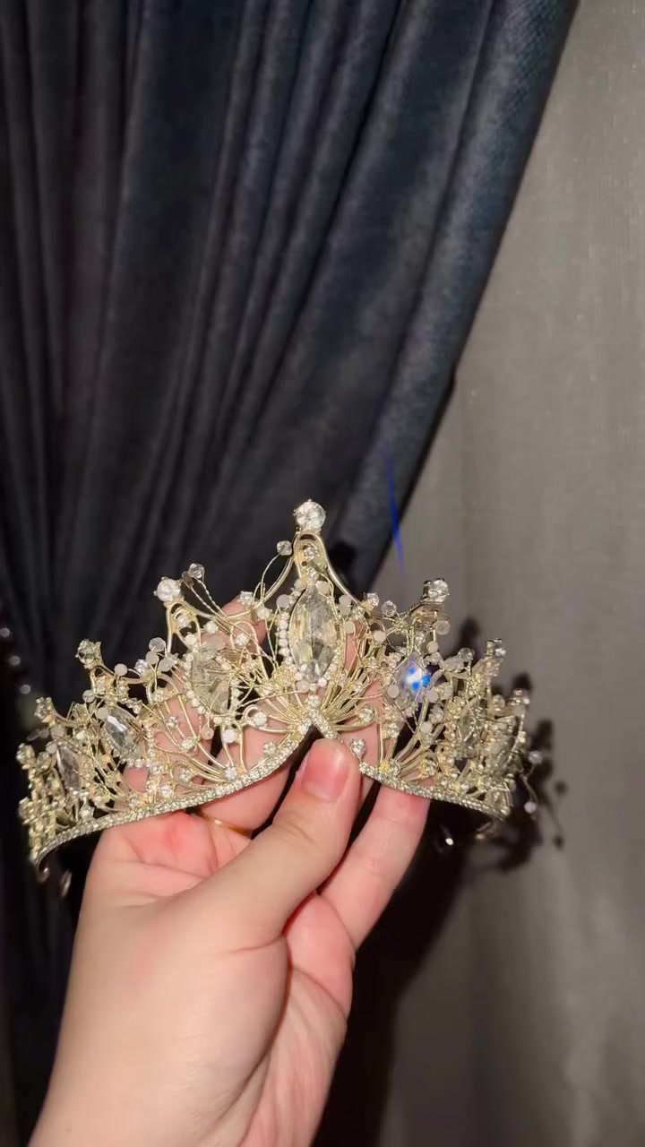 تاج عرس وحنه ملكيات جديد غير مستخدم ثنينهن ب٣٠ الف قطع ثكيله


**إذا كنت صاحب هذا الإعلان وتريد حذفه لأي سبب، رجاءا أرسل رسالة إلى الدعم الفني**