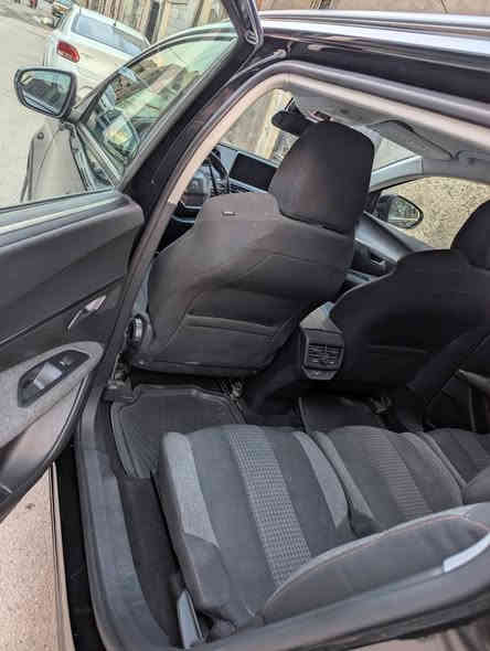 بيجو 5008 موديل 2019 خليجي عداد المسافه 93700 كيلو قابل للزيادة سياره جديدة كير مكينه ممفتوح برغي بيهه شاشات ديجتال كير كوبرا سايد بريك كهرباء وبيهه بعد مواصفات للبيع او مراوس مكاني بغداد سياره مناقصهه شي مكينتهه 1600  للبيع او مراوس ب سياره احسن منهه ب 135 وبيهه مجال تعال ودلل
*********** بغداد
