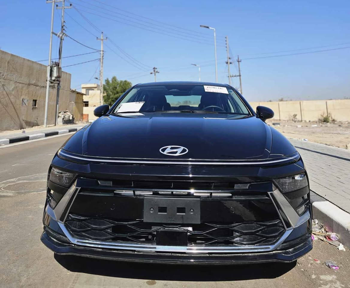 السلام عليكم 
🚗 للبيع: هيونداي سوناتا 2024 (فول مواصفات)
الموديل: 2024
الوارد: أمريكي
المواصفات: أعلى فئة (فول مواصفات)
اللون: نيلي مميز (قريب على الأسود)
ماشيه 4.343 ميل فقط
حالة البدي:
جاملغ أمامي أيمن (مبدل)
تعديل بارد في الجهة الخلفية
باقي التفاصيل كما موضح بالصور المرفقة.
الحالة العامة: السيارة كاملة مكملة وجاهزة من كل النواحي.
الرقم: السيارة بدون رقم.
السعر المطلوب: 215 ورقة .
العنوان: البصرة - القبلة / حي المهندسين.
رقم الهاتف/.   *********** Singapore
