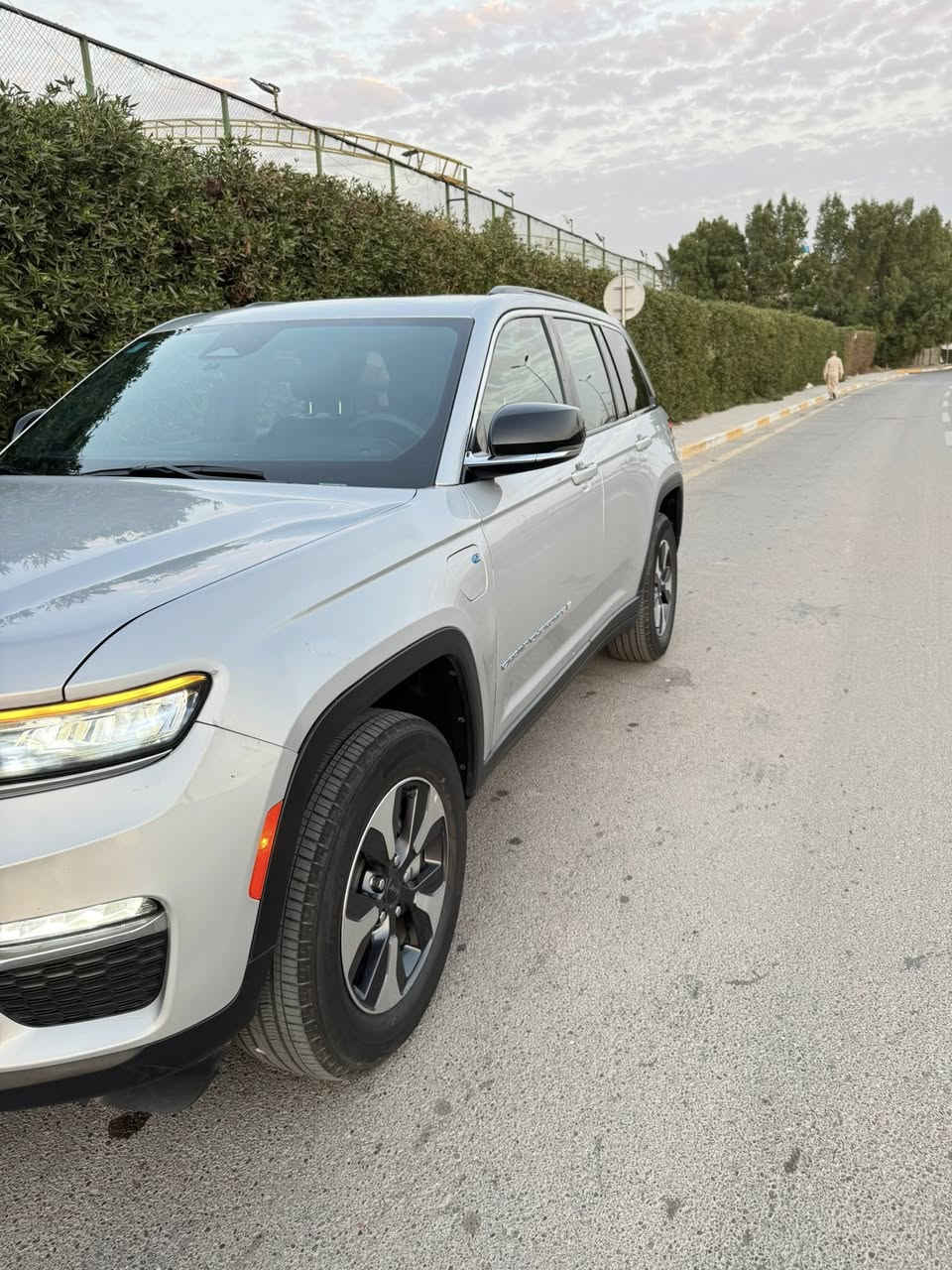 السلام عليكم
جيب گراند شيروكي 2024 4xe وارد امريكي ثلاث انظمة

حجم المكينة:2000 تيربو+هايبرد+بلگ ان
المسافة المقطوعة: 24 الف 
الضرر:مثل ما موضح بالصور چاملغ ايسر صار بي تعديل وشويه صبغ على كد التعديل واضح بالصور

حالة الايرباك:سليم مطاك ولاايرباك

المواصفات:
١.شاشة
٢.بصمة
٣.تشغيل عن بعد
٤.سستم صوت Alpine +دمام خلفي 
٥.كشنات جلد
٦.كشن سائق ميمري
٧.كشنات كهرباء
٨.صندوق كهرباء
٩.حساسات خلفية
١٠.اشاير بالمري
١١.رادار امامي
١٢.رادارات ٣٦٠
١٣.ثلاث وضعيات قيادة
١٤.بانوراما فتحتين
١٥.گير ماوس
١٦.نظام منحدرات
١٧.هيترات بالكشنات
١٨.ويل كب كروم
١٩.لايتات لد +بگلايت لد
٢٠.بصمة ابواب
جاهزة مرقم بغداد 
السعر :342 
للاستفسار اكثر الاتصال على الرقم
***********
