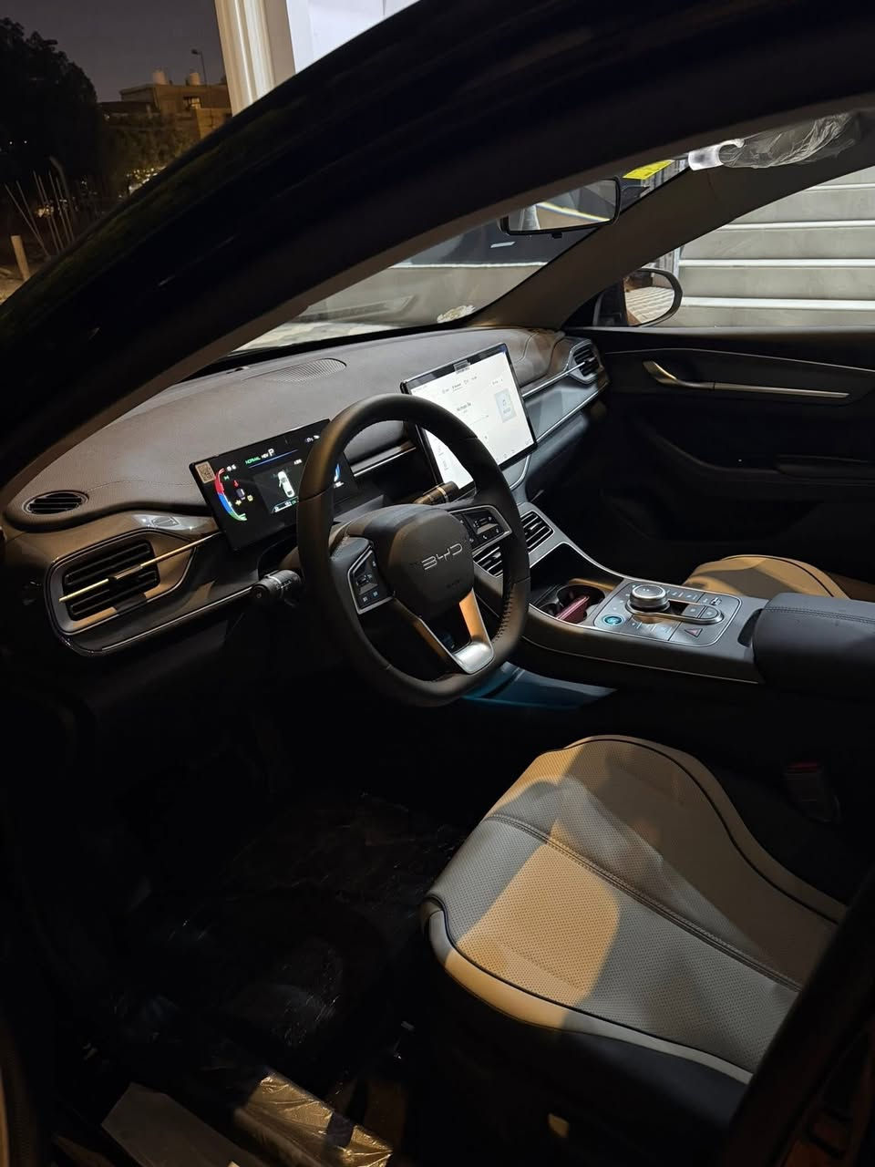 بي وايدي دستروير لون اسود ملكي 🖤 اغلى من الابيض 
🔥🔥19.300🔥🔥🔥 
(صافي بدون اجور الدلالية)
مرقم بغداد بسمي تحويل ثاني يوم 
  ديسترويرBYD 2025  زيروو 

♦️محرك 1500cc
♦️HEV كهرباء+بانزين+شحن
♦️دخول ذكي بطاقة NFC
♦️كشنات جلد ابيض رياضي
♦️قطعتين تبريد
♦️كير ماوس
♦️بصمة زجاجية
♦️انظمة قيادة
♦️هاند بريك كهرباء + اوتوهولد
♦️ستيرن رياضي
♦️شاشة وسطية قلابة
♦️كامرة خلفية
♦️ اغراض الاصليه موجوده 
موقع بغداد السيديه 📌
‏‎للاستفسار يرجى الاتصال على الرقم ☎️:
‏‎للاستفسار  *********** متواجد في الواتساب
