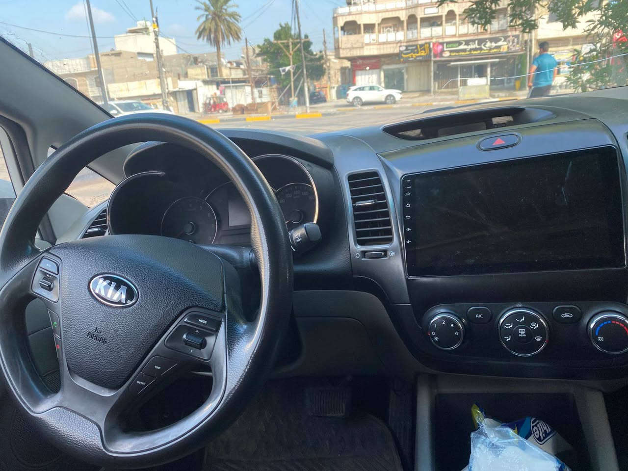 السلام عليكم
سيراتو 2017 خليجي بسمي رقم دولي
مواصفات:
-محرك 2000 دوش
-فتحة سلايد روف
-مري شفط
-تحكم استيرن
-كامره ….. الخ
بيها صبغ (الدوسات ونص الباب الخلفي ونص الجاملغ الخلفي) وبارد بسيط بمكانات
السعر /134 وبيها مجال بسيط
المكان/بغداد_حي العامل
***********
