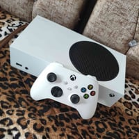 اكس بوكس سيريس اس • ٥١٢جيجا • يد أصلية