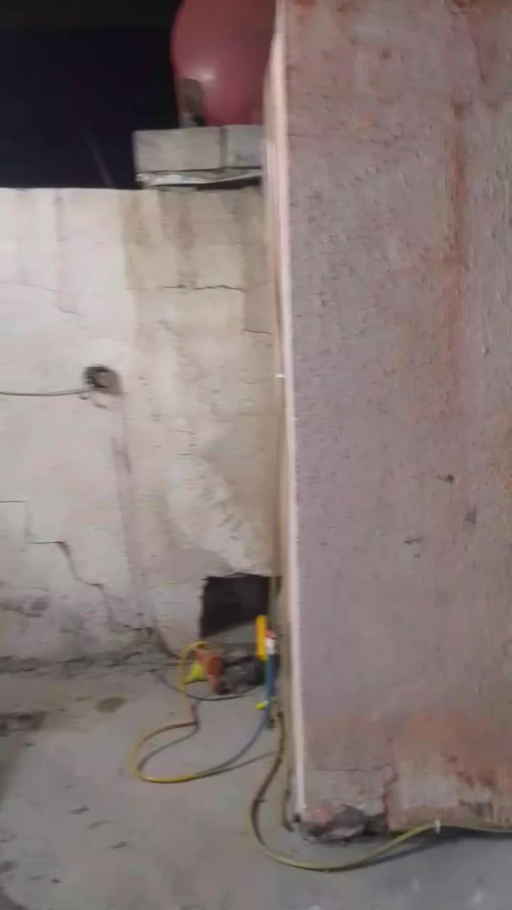 دار للبيع م100حيطارق لوسط مقابيل اركان ابو لنشائيه تواصل ***********
